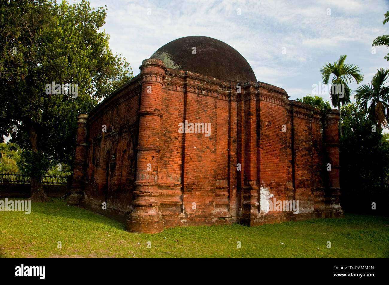 Mosquée Goaldi à Sonargaon, construit par Hizabar une une durant le règne du Sultan Husain en 1519 AD. Narayanganj, au Bangladesh. Banque D'Images