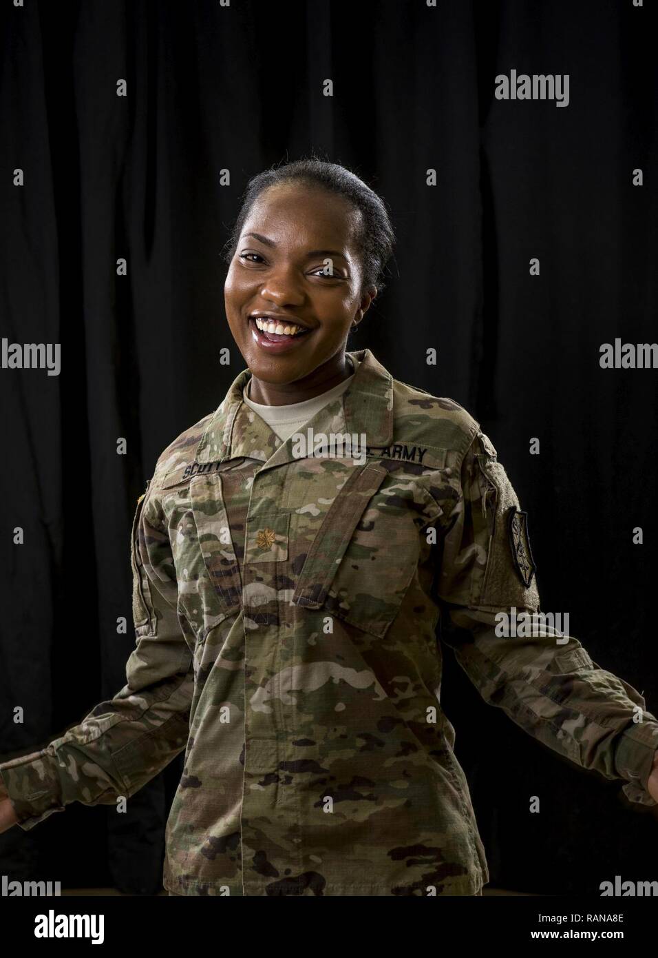 "Un service dans l'armée de réserve comme African American female me fournit l'occasion de motiver les futures générations de femmes de la minorité que le ciel est la limite. Ne jamais laisser quelqu'un mettre des limites sur votre capacité en fonction de votre race ou le sexe", a déclaré le Major Scott Trentonia de contremaître, Arizona, avec le 200e commande de la Police militaire à Fort Meade, Maryland. Banque D'Images