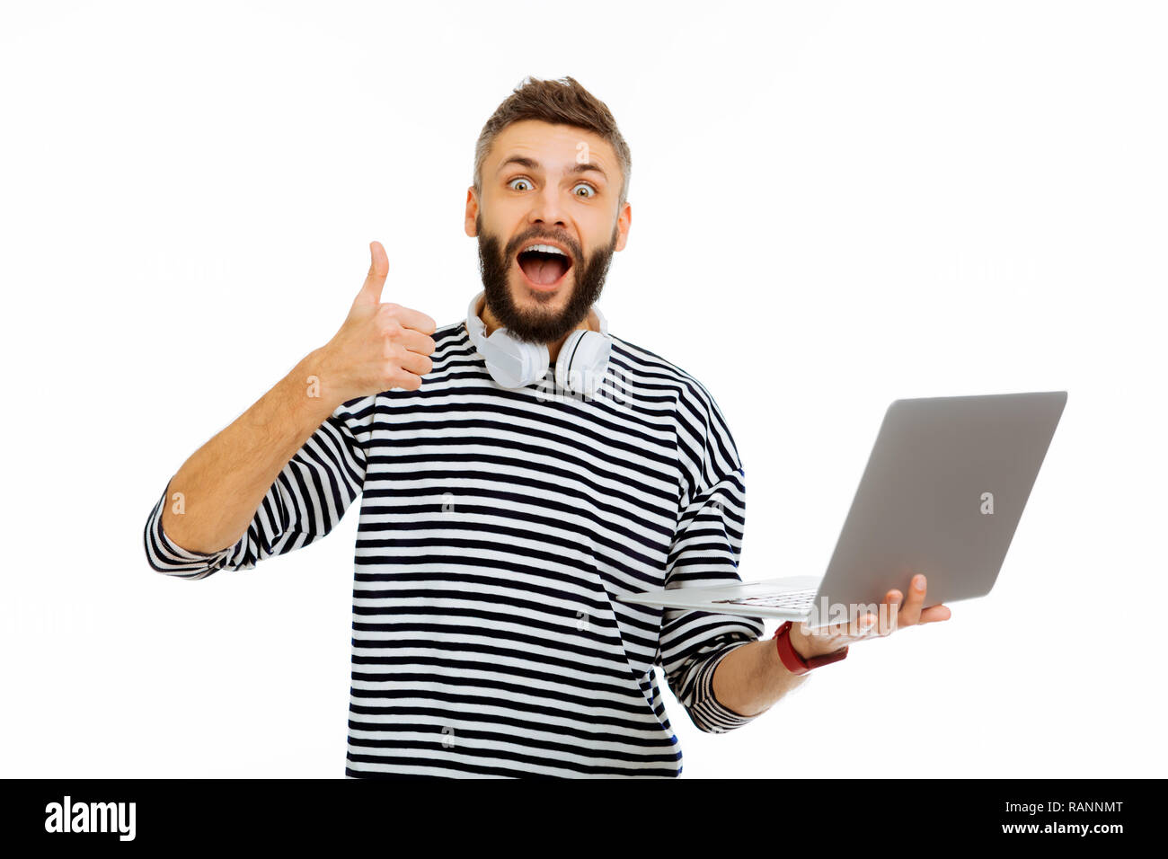 Heureux L Homme Joyeux Montrant Un Geste De Thumbs Up Photo Stock Alamy