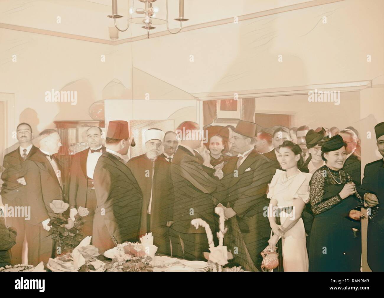 Célébrations de l'anniversaire du roi Farouk à Jérusalem dans le groupe bouffet, petit prix. 1940, en Israël. Repensé Banque D'Images