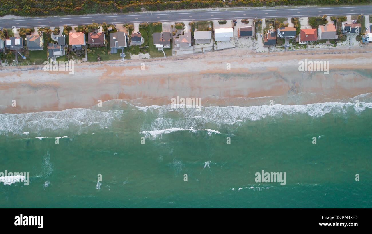 Photographie aérienne des eaux vert Plage Floride Côte Atlantique, la marée basse Banque D'Images