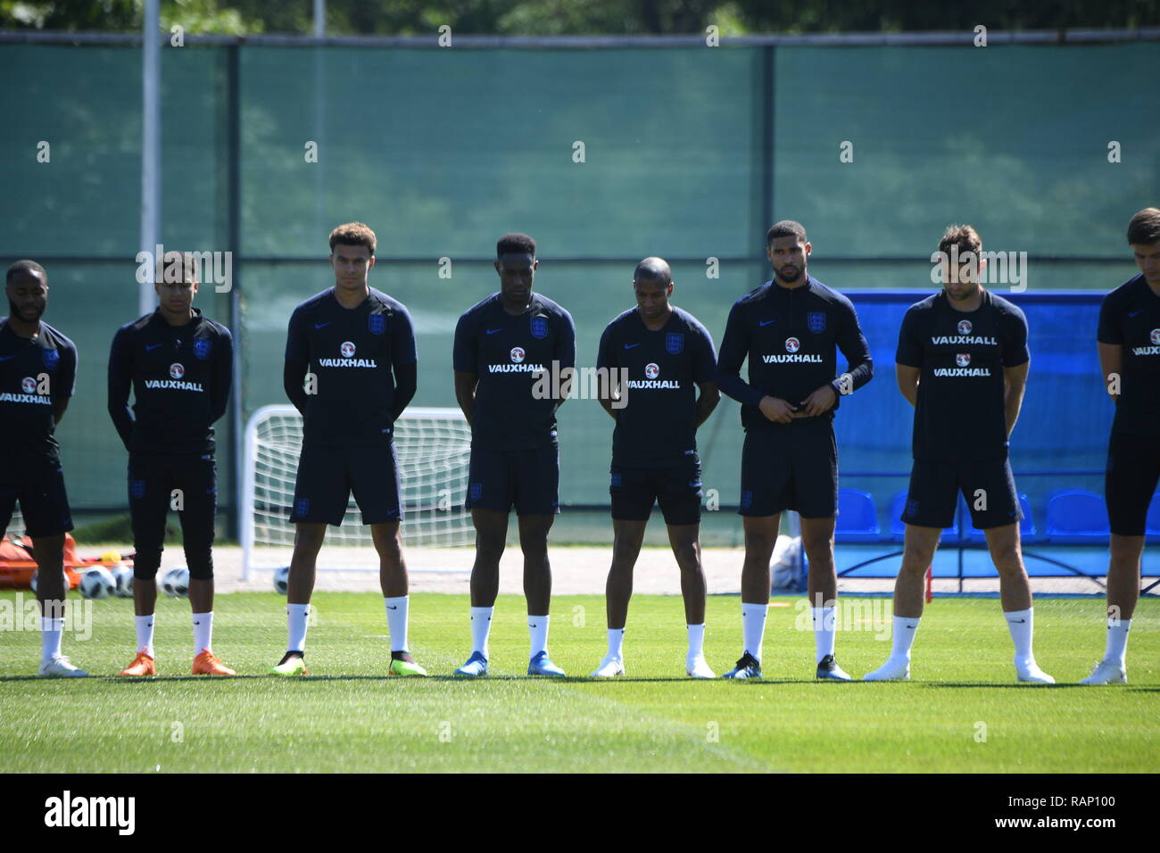 La formation en Angleterre Joueurs Repino observer une minutes de silence pour Grenfell Photo Jeremy Selwyn Banque D'Images