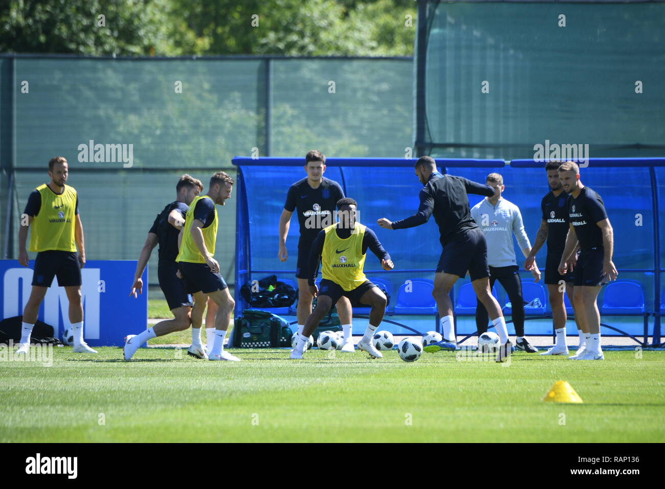 La formation en Angleterre Joueurs Repino observer une minutes de silence pour Grenfell Photo Jeremy Selwyn Banque D'Images