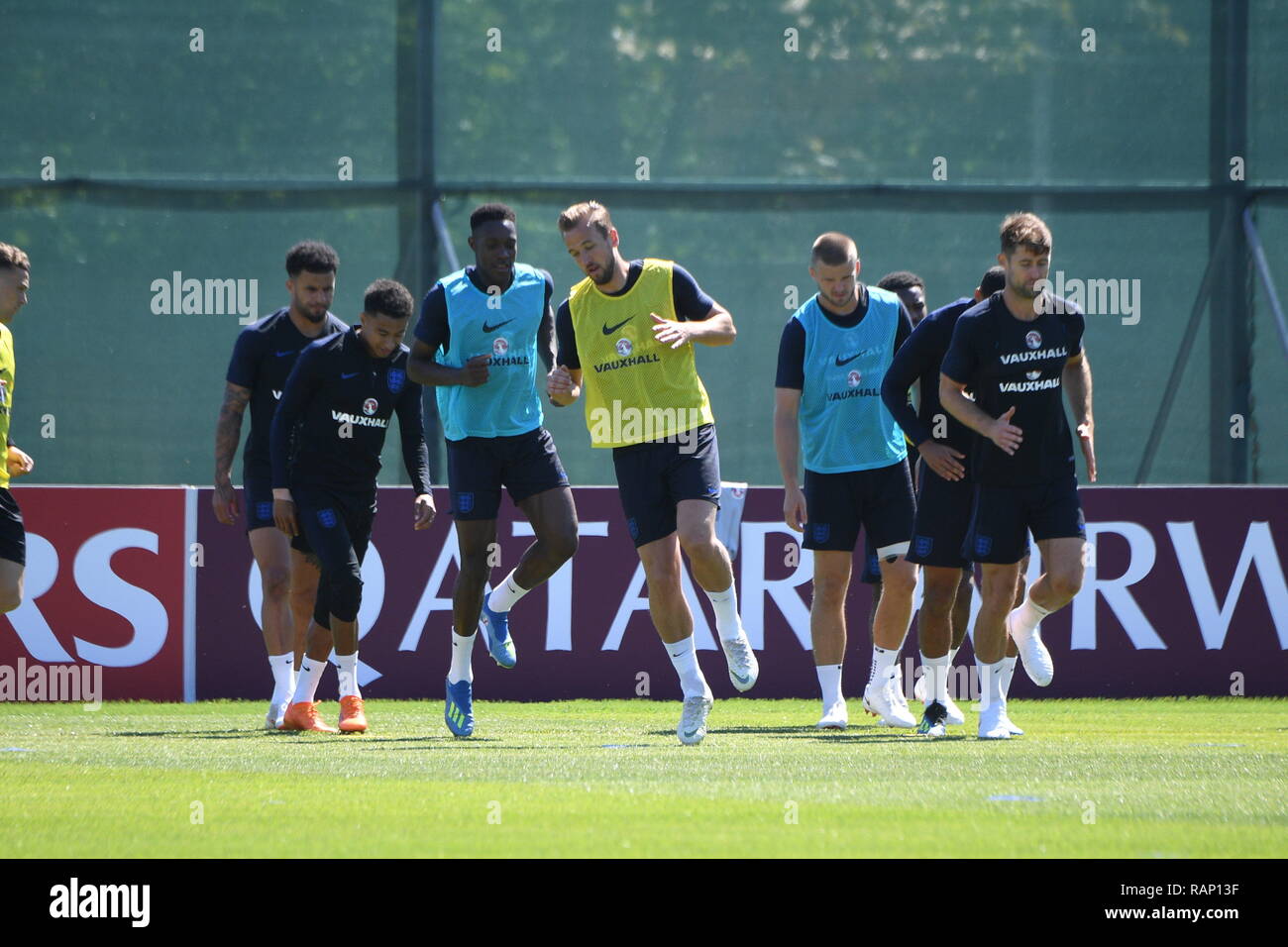 La formation en Angleterre Joueurs Repino observer une minutes de silence pour Grenfell Photo Jeremy Selwyn Banque D'Images