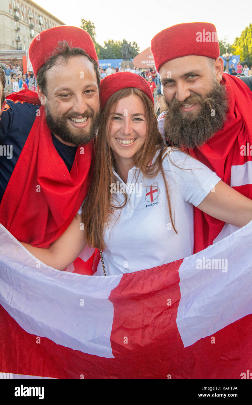WORLD CUP 2018 ANGLAIS ET DE VOLGOGRAD FANS TUNISIENS S'AMUSER AVANT LE MATCH. IRENE AVEC FANS TUNISIENS PHOTO JEREMY 18/06/2018 SELWYN Banque D'Images