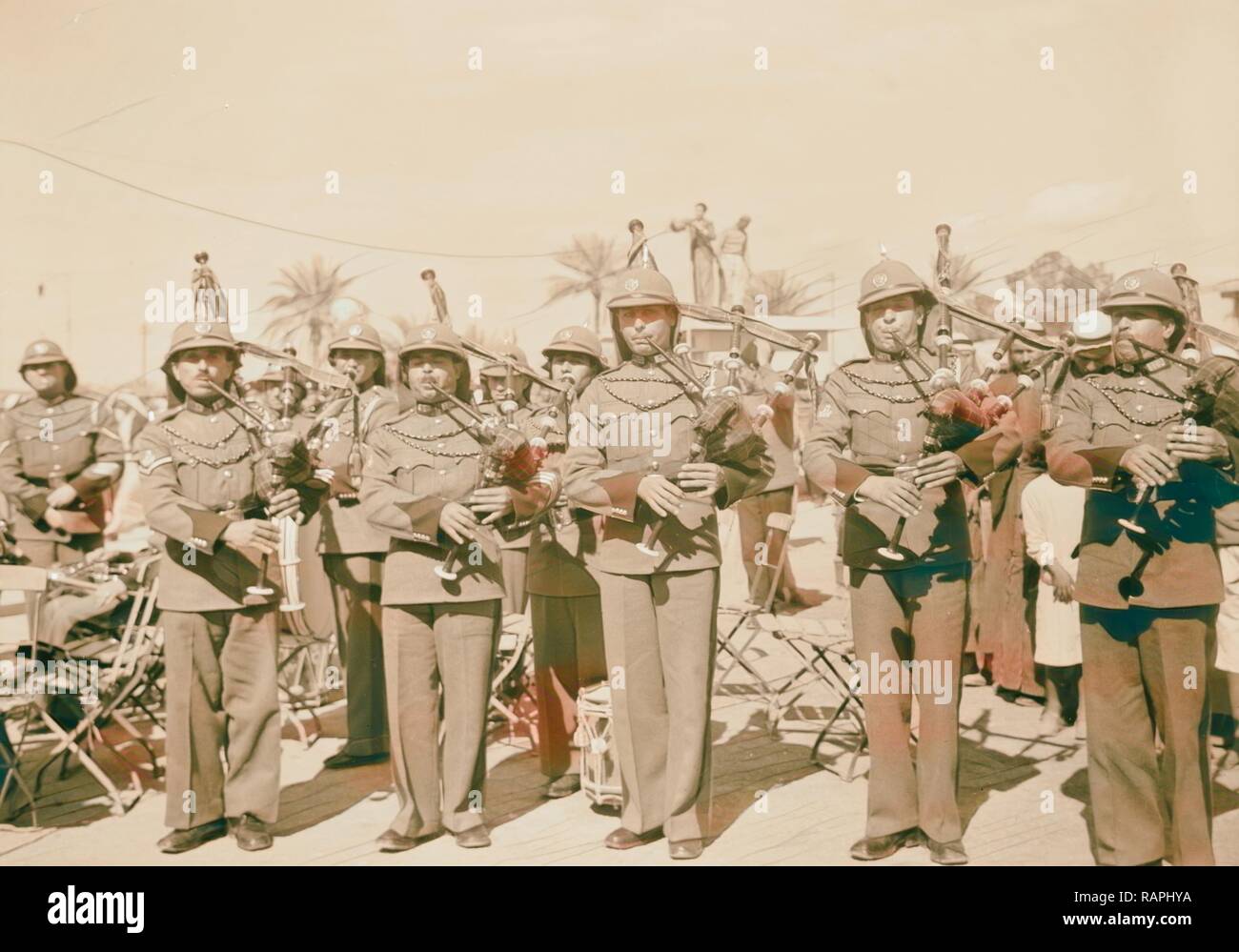 Jéricho Palestine animation par le Service de radiodiffusion. La Légion arabe jouant de la cornemuse écossaise. 1940, à l'Ouest repensé Banque D'Images