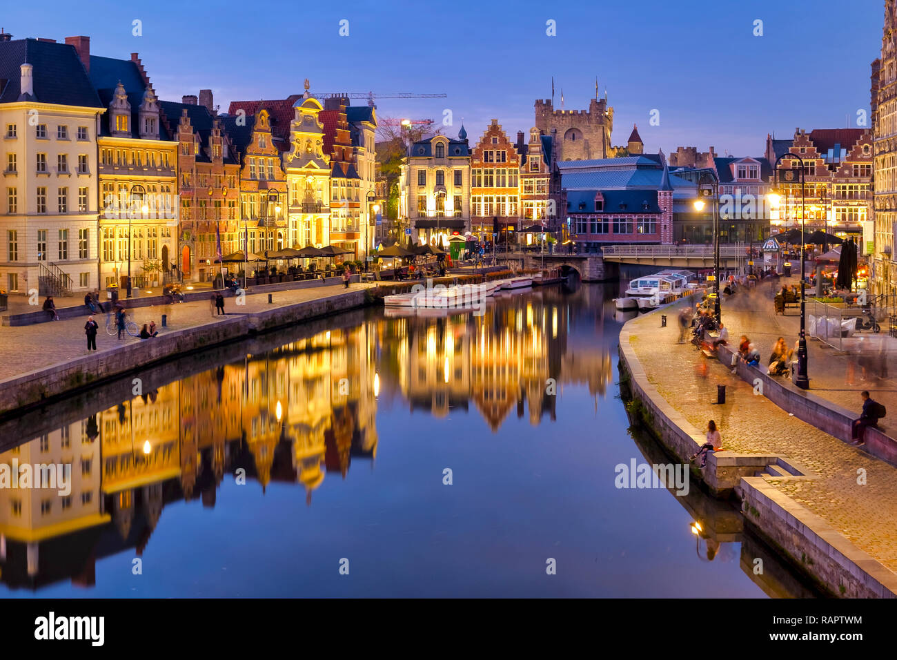 Korenlei et Graslei, quais, dans le centre-ville historique de Gand, Flandre orientale, Belgique Banque D'Images