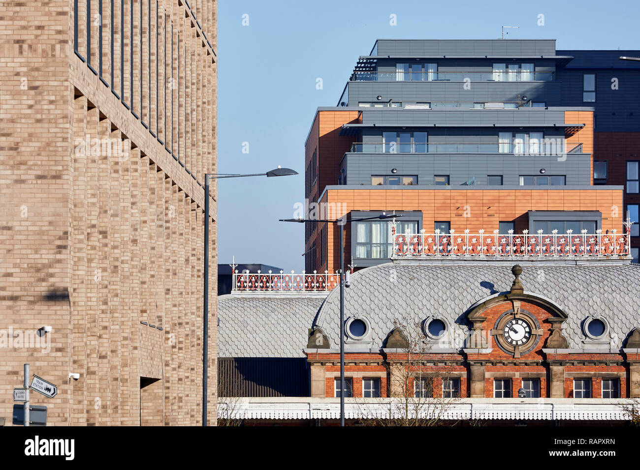 Juxtaposition de façade. Le porteur des capacités, Slough, Royaume-Uni. Architecte : T P Bennett, 2017. Banque D'Images