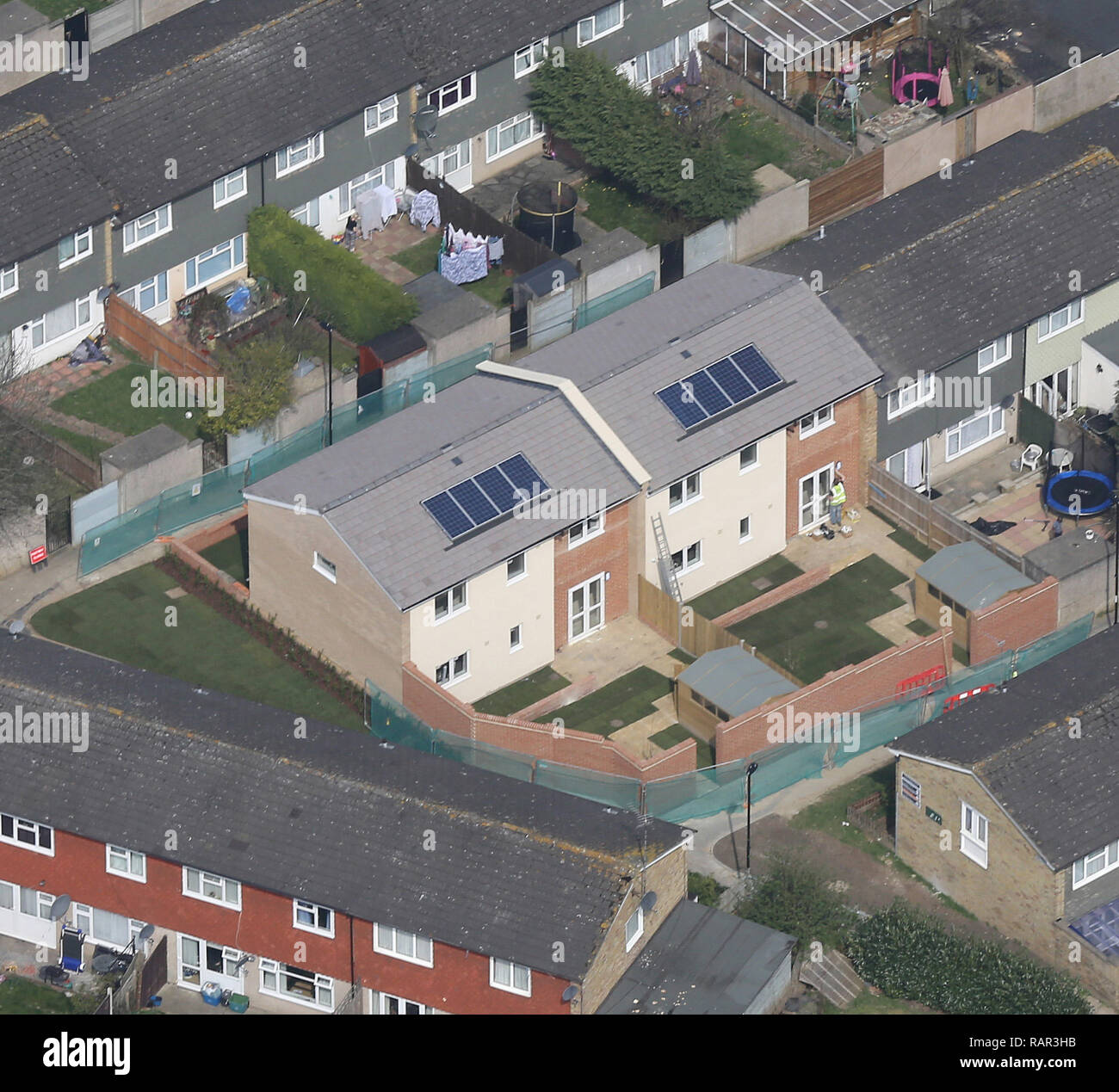 Une vue aérienne des maisons à Croydon, qui ont été construites à la suite de la découverte de la 12-year-old's body en 2013. Tia Sharp a été agressé sexuellement et assassiné brutalement avant que son corps a été caché dans le loft. La maison dans laquelle Tia a été constaté a été rasée avec les propriétés voisines. Où : New Addington, Royaume-Uni Quand : 09 Avr 2015 Crédit : Steve Finn/WENN Banque D'Images