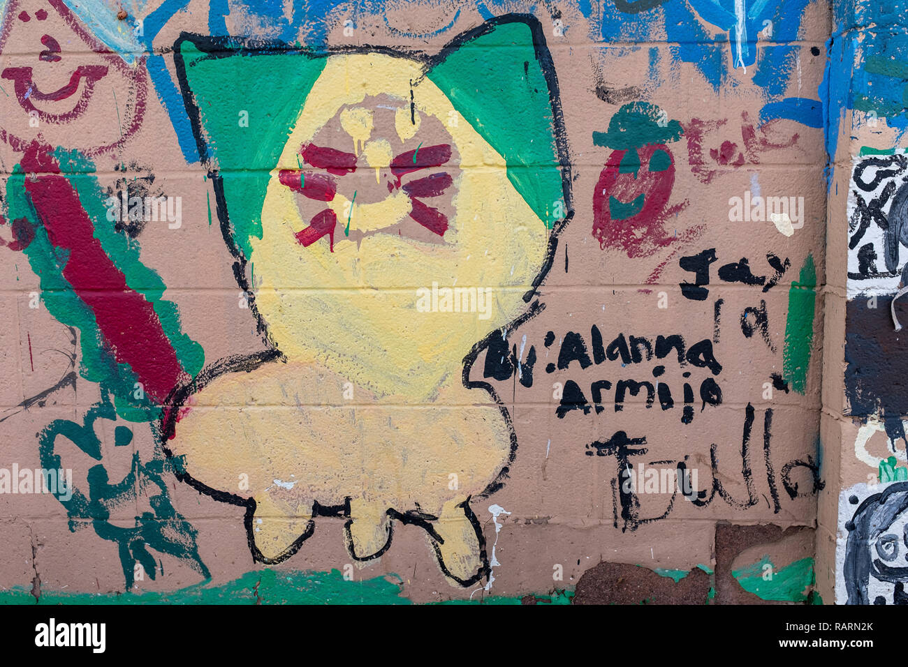 Street art en plein air pour les enfants de cat in Barelas, New Mexico par Alanna Armijo Banque D'Images