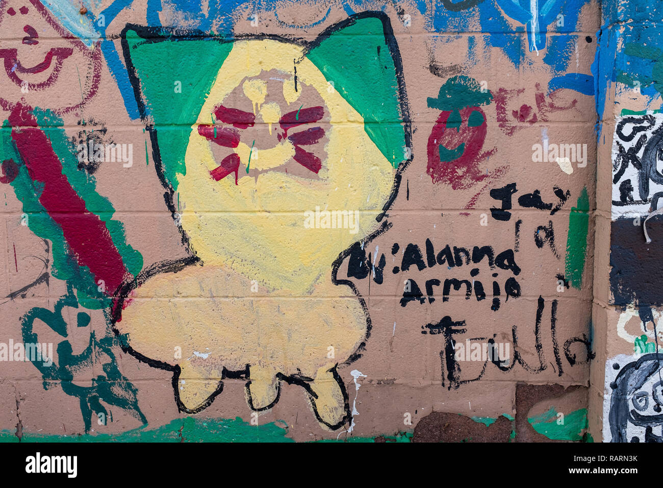 Street art en plein air pour les enfants de cat in Barelas, New Mexico par Alanna Armijo Banque D'Images