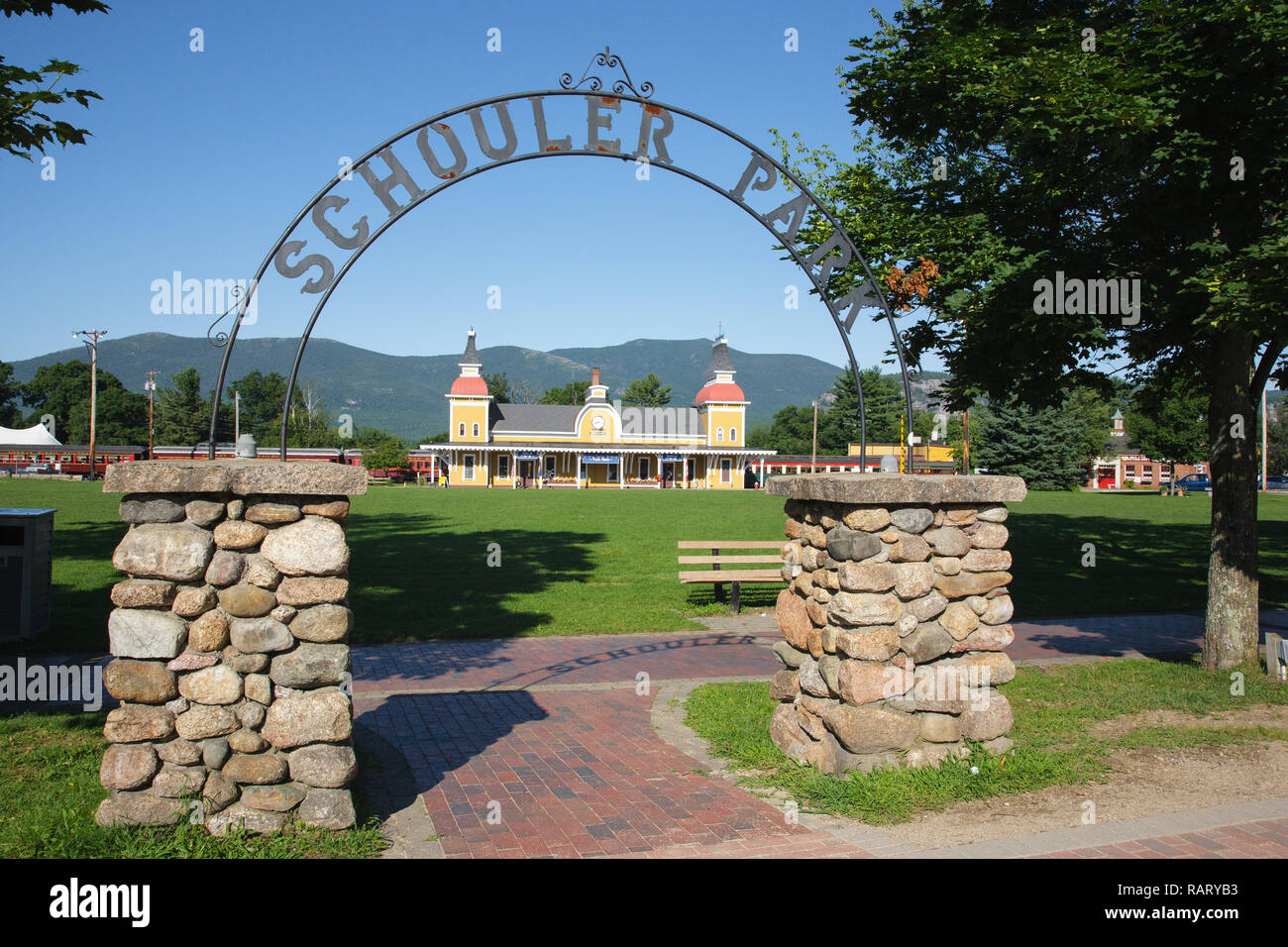 Train Depot au Conway Scenic Railroad à North Conway, New Hampshire, USA. Le chemin de fer est une attraction touristique majeure. Banque D'Images