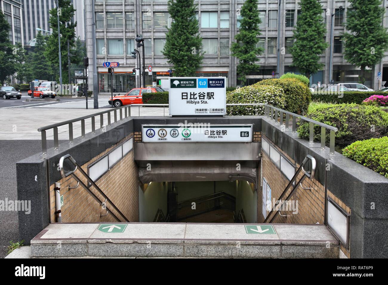 TOKYO, JAPON - 9 mai 2012 : station Hibiya entrée de métro de Tokyo, Japon. Avec plus de 3,1 milliards de passagers annuels des manèges, métro de Tokyo est t Banque D'Images