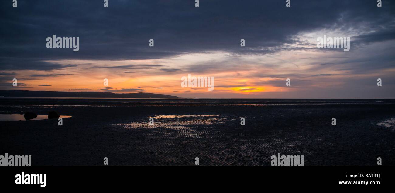 Coucher du soleil à West Kirby sur le Wirral Banque D'Images