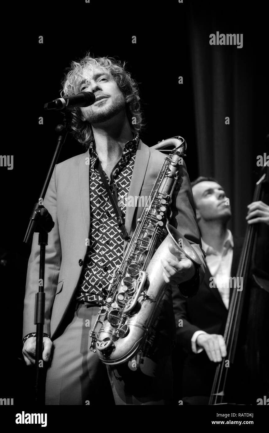 Mathias Mads sur solo saxophone ténor avec Mads Mathias Quartet Jazz Festival 2017, Scarborough Banque D'Images