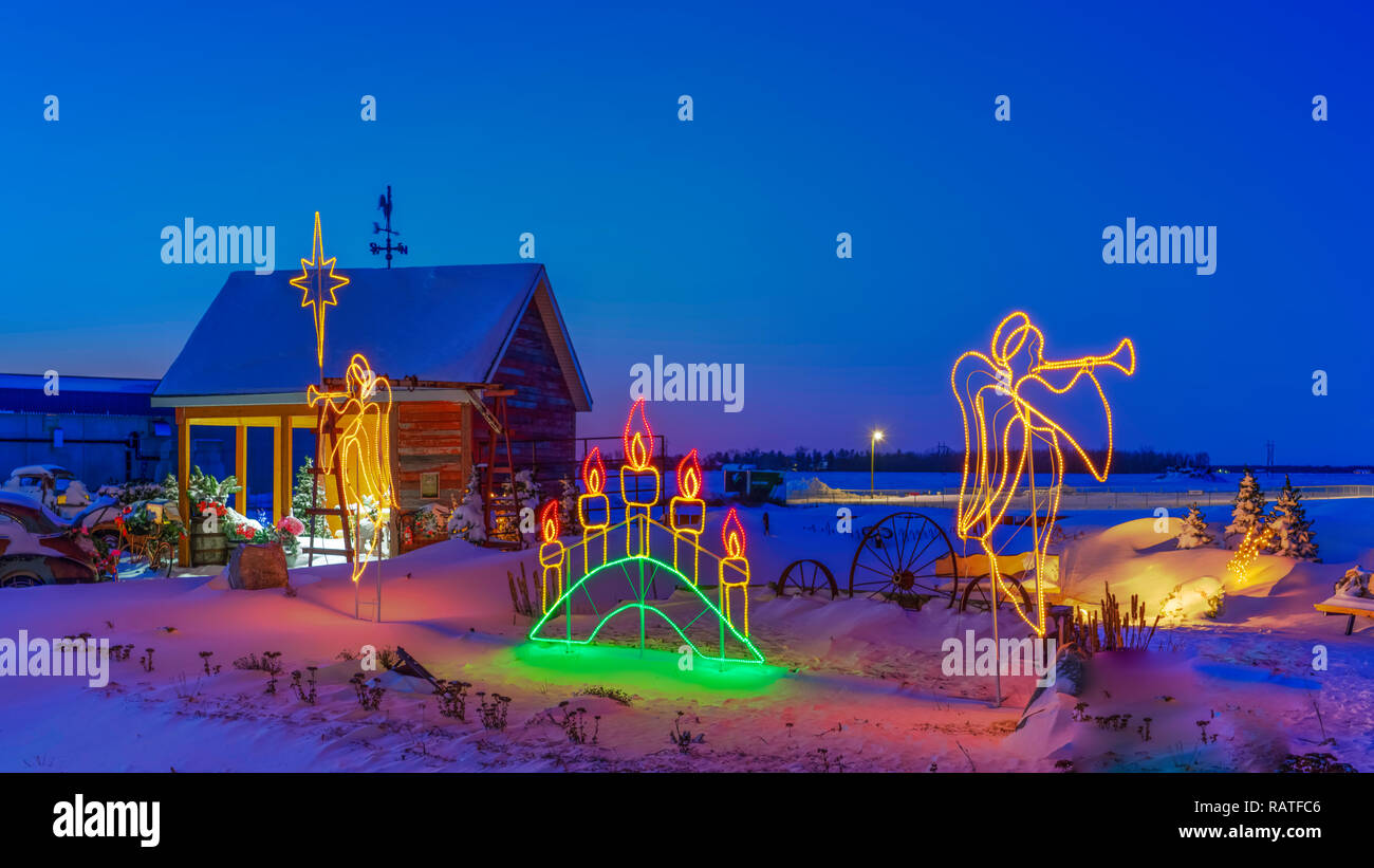 Le Parkside Patch Pioneer avec des lumières de Noël en hiver, à Winkler, au Manitoba, Canada. Banque D'Images