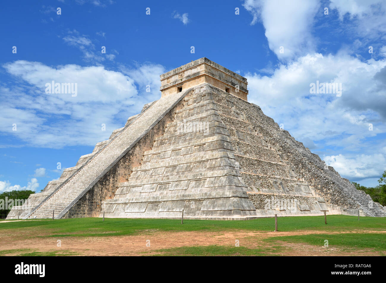 La pyramide de Kukulkan à Chichen Itza au Mexique, l'une des nouvelles Sept Merveilles du monde. Banque D'Images