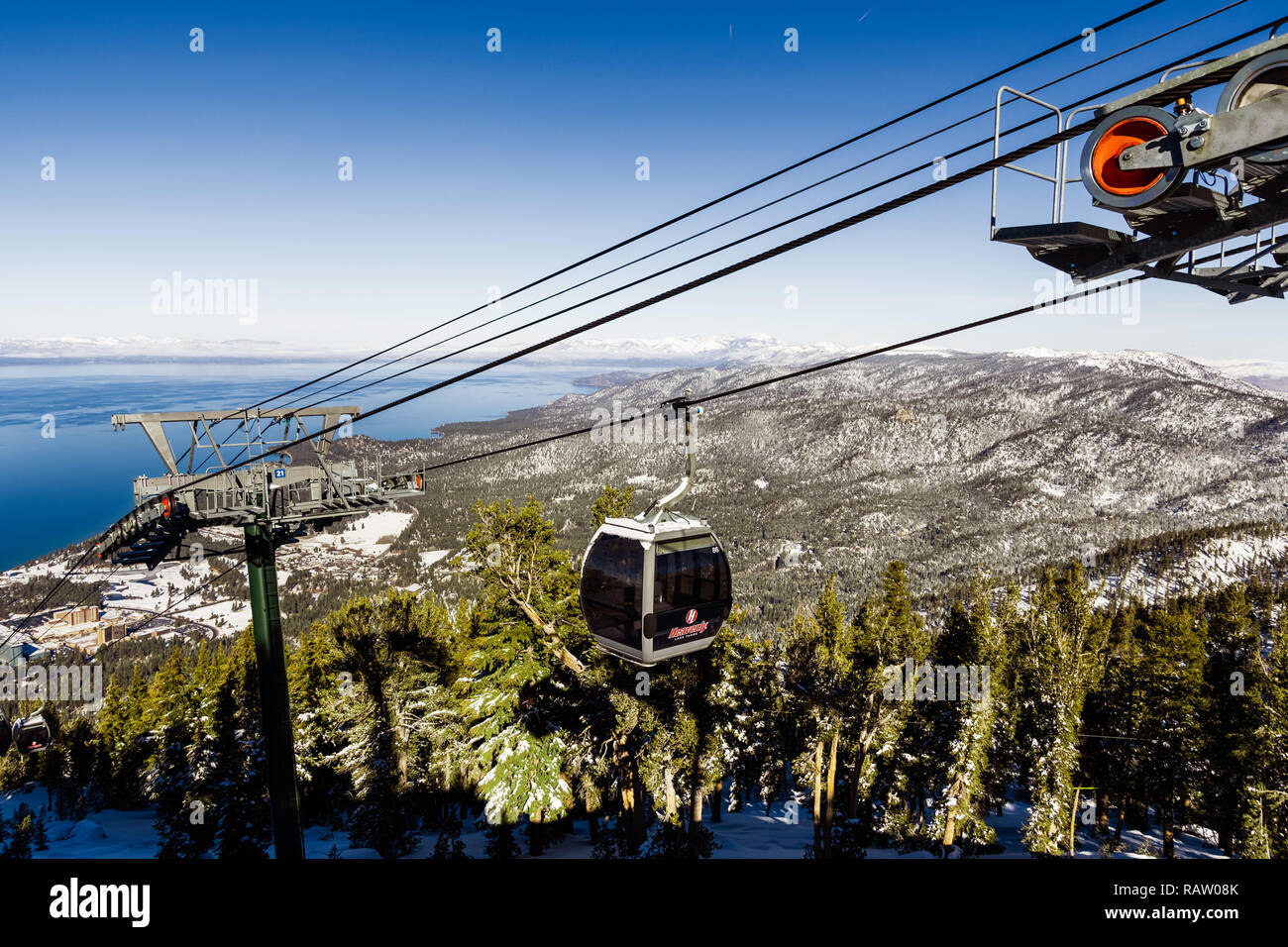 Décembre 26, 2018 South Lake Tahoe / CA / USA - Heavenly ski resort Gondoles sur une journée ensoleillée Banque D'Images