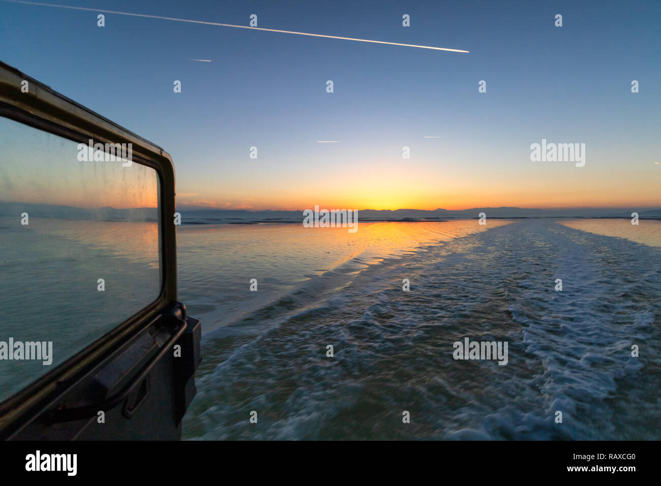 Sur l'île du lac d'Orumieh, le deuxième lac de sel dans le monde Banque D'Images Sur l'île du lac d'Orumieh, le deuxième lac de sel dans le monde Banque D'Images