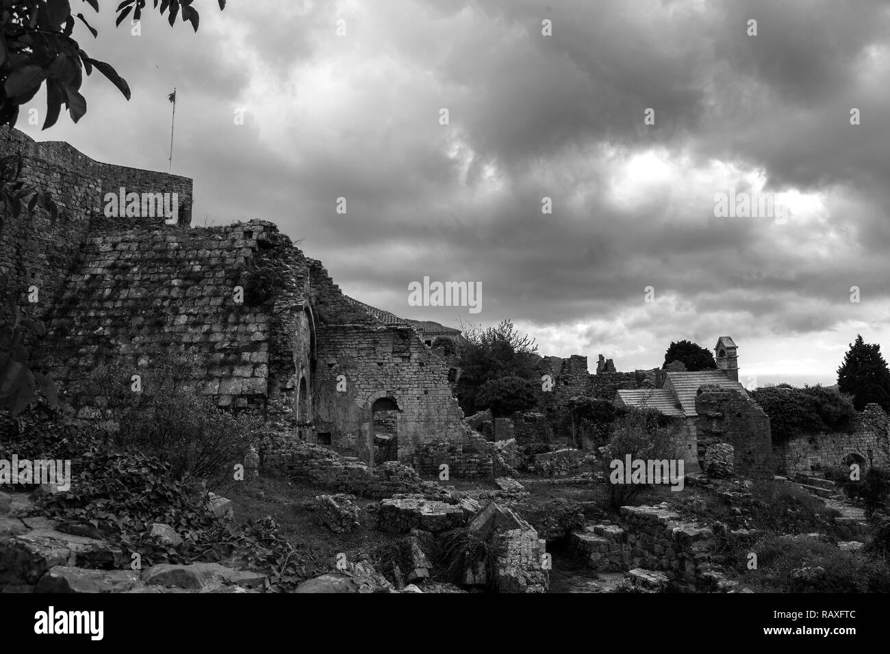 Les ruines de Stari Bar, Monténégro. Version noir et blanc Banque D'Images