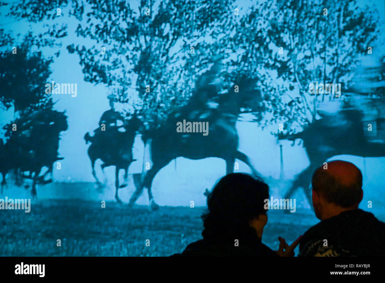 Les personnes à la recherche d'un film historique, musée de peinture de la Reine Sofia, Madrid, Espagne Banque D'Images
