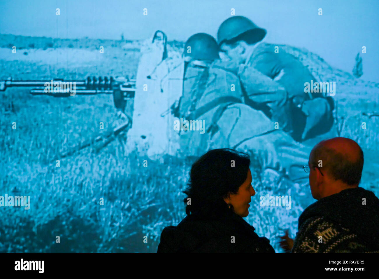 Les personnes à la recherche d'un film historique, musée de peinture de la Reine Sofia, Madrid, Espagne Banque D'Images
