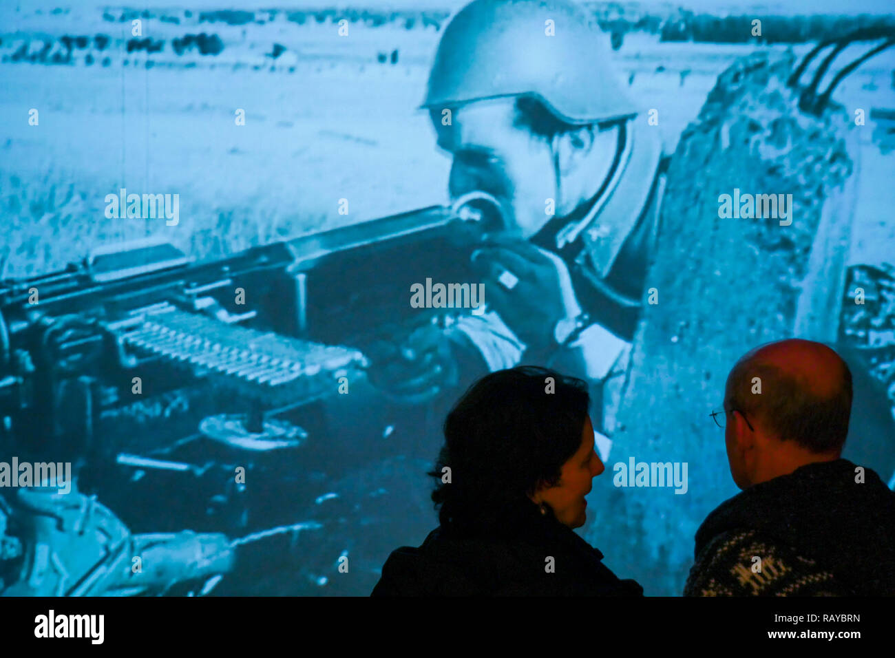 Les personnes à la recherche d'un film historique, musée de peinture de la Reine Sofia, Madrid, Espagne Banque D'Images