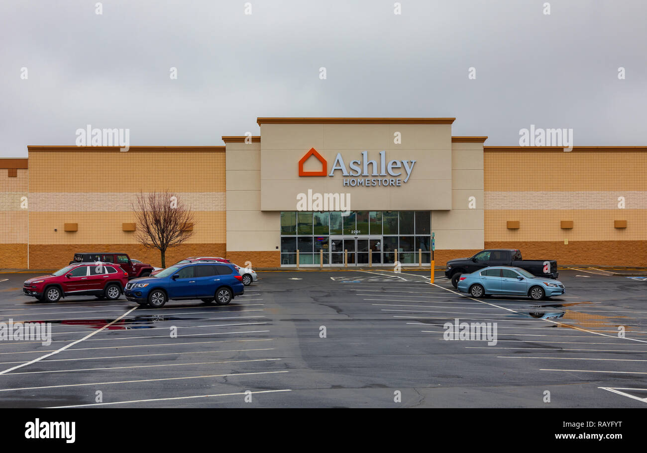 HICKORY, NC, USA-1/3/19 : Ashley HomeStore est une chaîne de magasins de meubles américain, avec plus de 800 sites dans le monde entier. Banque D'Images