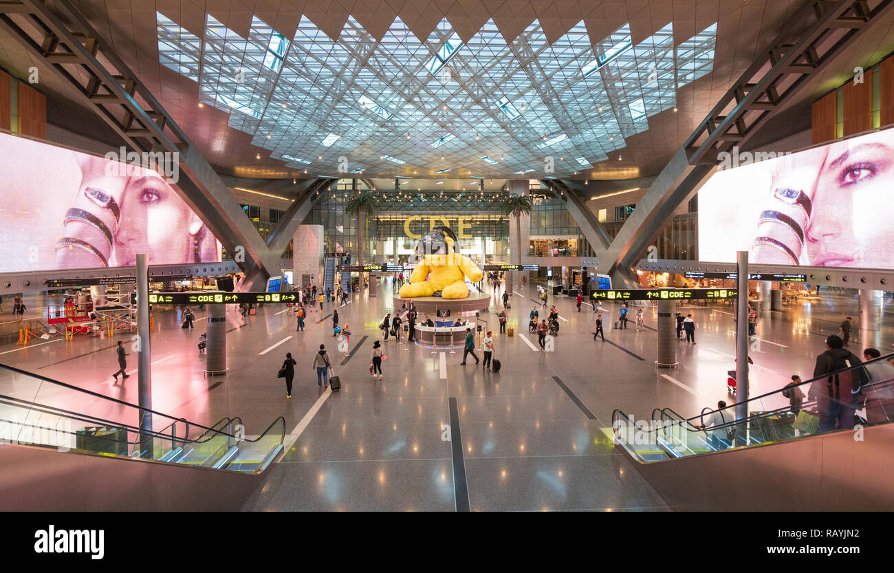 Intérieur de l'Aéroport International Hamad moderne à Doha, Qatar Banque D'Images