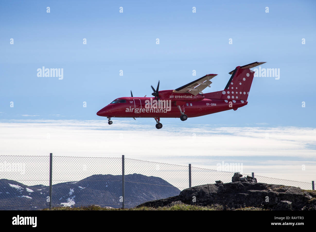 Petit avion à l'atterrissage à l'aéroport d'Ilulissat, Groenland Banque D'Images