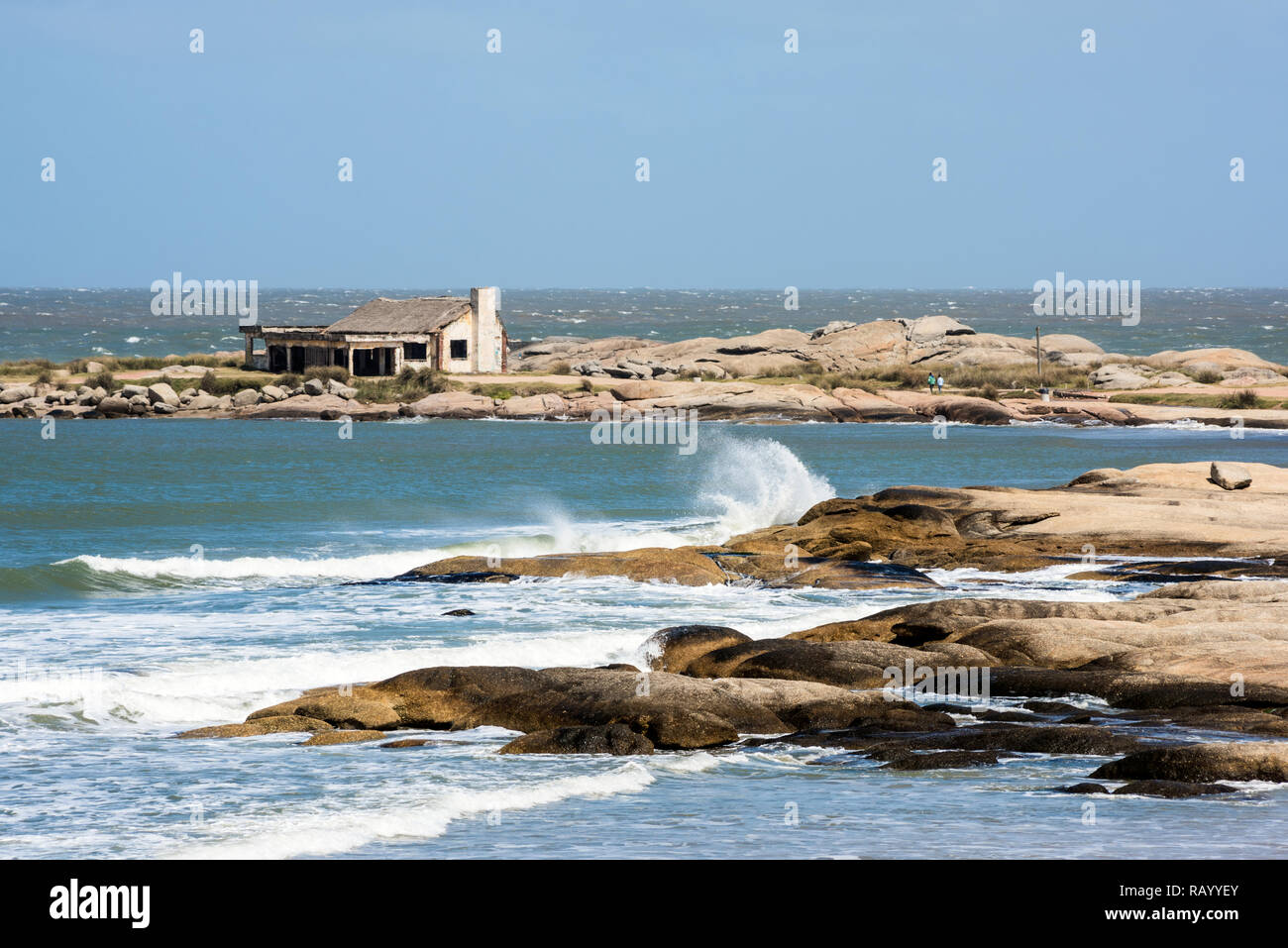 La plage de Punta del Diablo, site touristique populaire et Fisherman's place dans la Côte d'Uruguay Banque D'Images