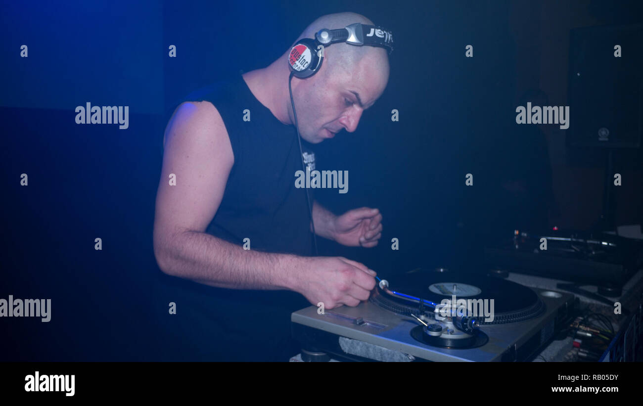 Madrid, Espagne. 5 janvier 2019. David Vunk chef de l'italo disco musique électronique pour la première fois à Madrid, Espagne à la discothèque la place la noche del sol Crédit : Alberto Ramírez Sibaja/Alamy Live News Banque D'Images