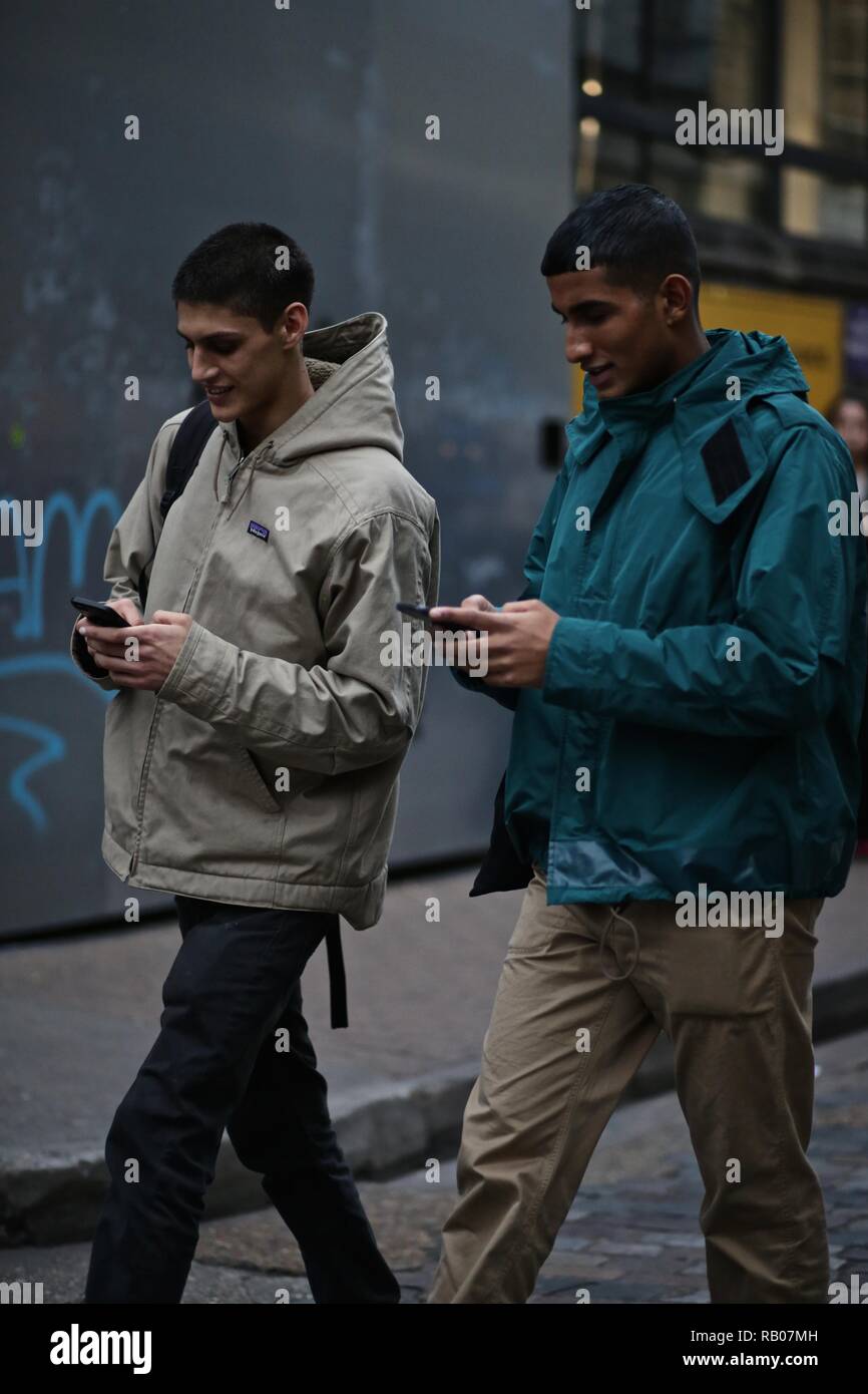 Londres, Royaume-Uni. 5e jan 2019. London Fashion Week Men's.Street Style-London Fashion Week AW hommes19, 5e Jan 2019-UK Crédit : sherion mullings/Alamy Live News Banque D'Images