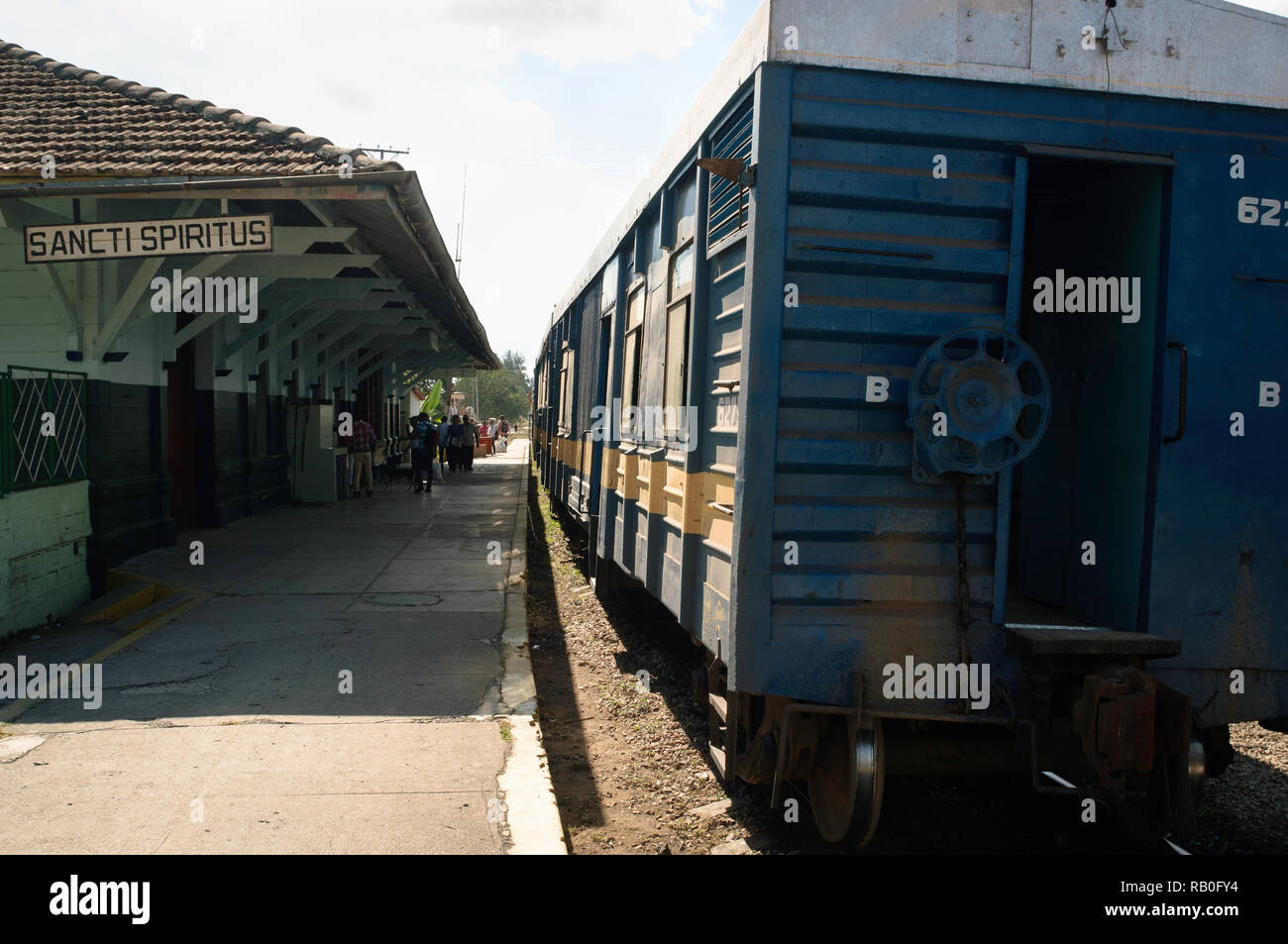 En attente de trains de voyageurs à la gare à Cuba Banque D'Images