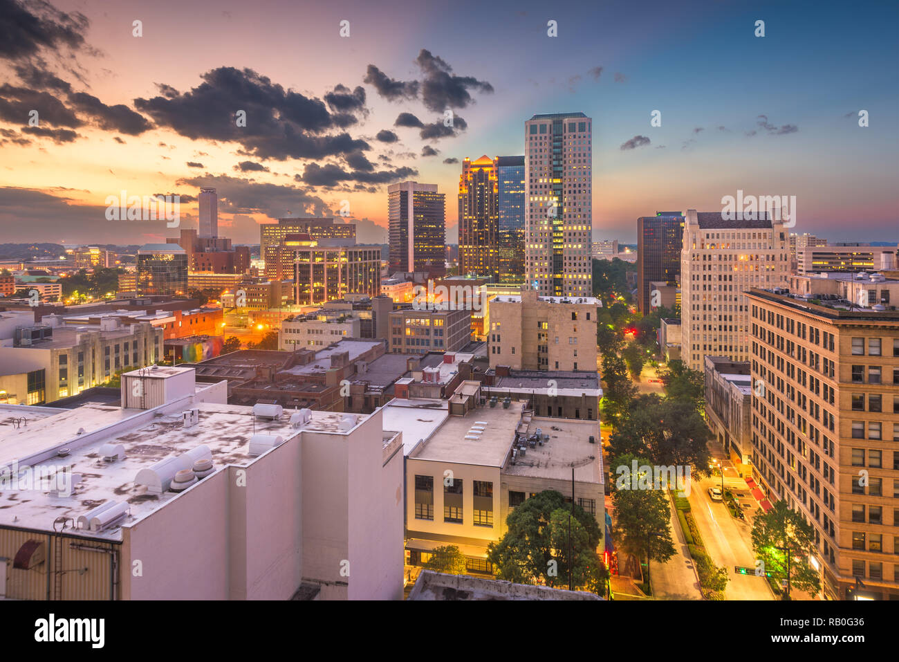 Birmingham, Alabama, USA Centre-ville city skyline at Dusk. Banque D'Images