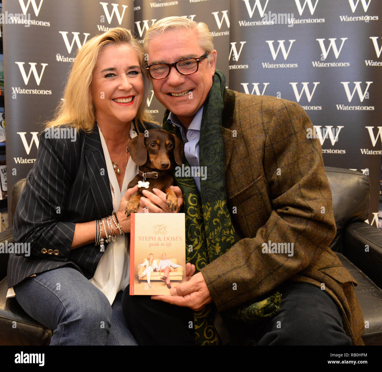 Stephanie et Dom Parker de Channel 4 Gogglebox signer leur livre 'Steph' et Dom's Guide to Life' à Waterstones à Bluewater, Kent comprend : Dominic Parker, Stephanie Parker Où : London, Royaume-Uni Quand : 26 Sep 2015 Crédit : Steve Finn/WENN Banque D'Images