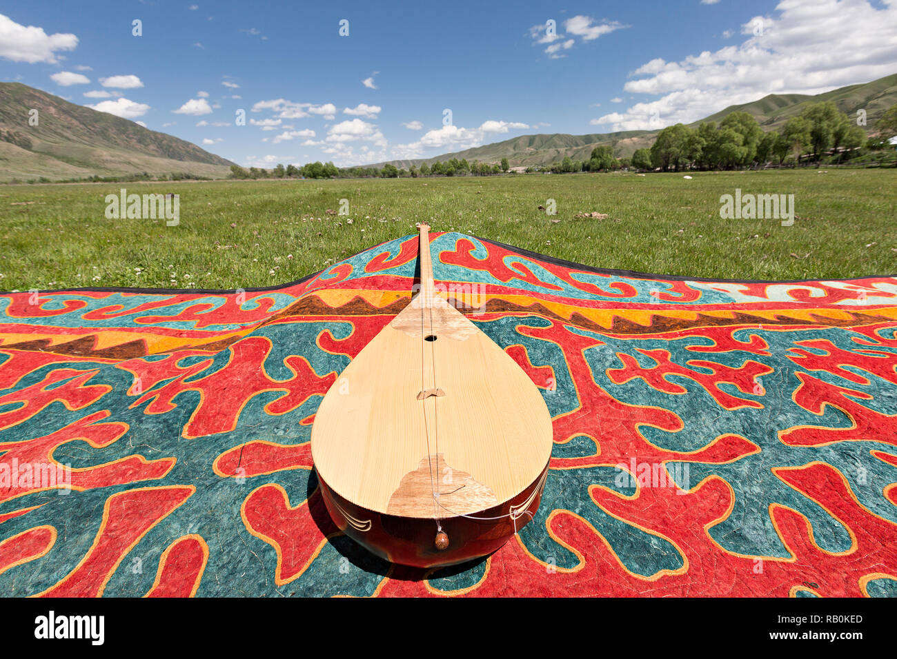 Instrument de musique nationale kazakhe appelée Dombra, au Kazakhstan. Banque D'Images