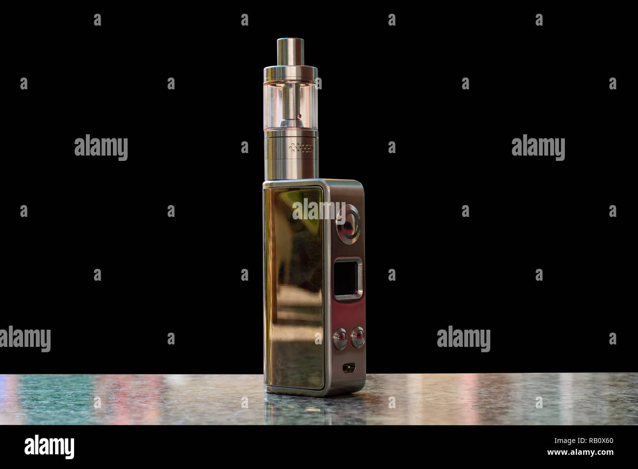 Electronic cigarette on table closeup Banque de photographies et d'images à  haute résolution