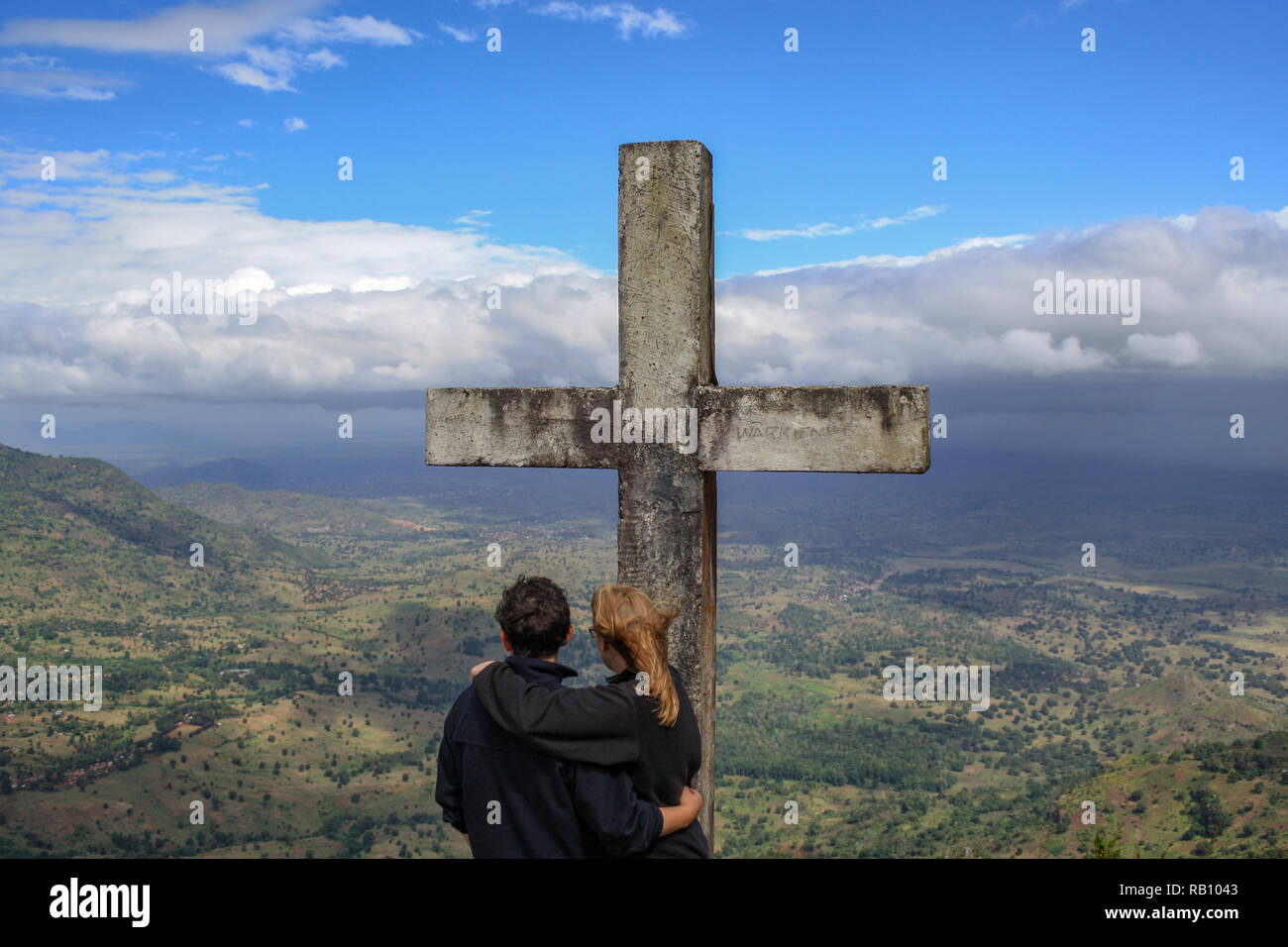 Panorama avec croix, montagnes Usambara, Tanzanie Banque D'Images