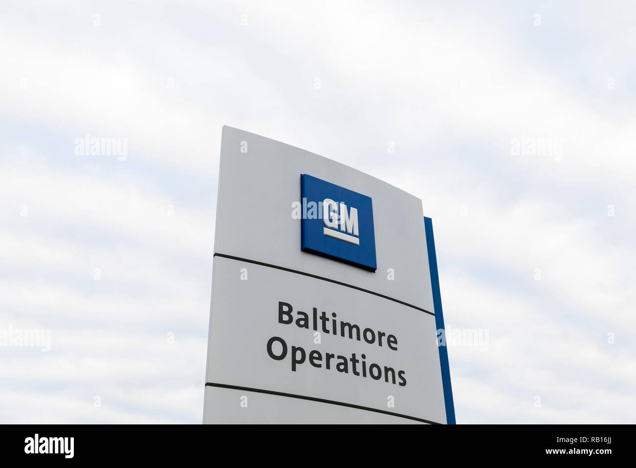 Un logo affiche à l'extérieur de la General Motors (GM) Baltimore White Marsh en usine des opérations, Maryland, le 23 décembre 2018. Banque D'Images