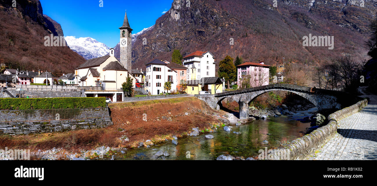 Le village de Bignasco sur vallée de la Maggia Banque D'Images