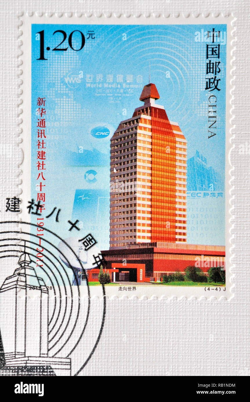 Chine - circa 2011 : timbres un imprimé en Chine montre 2011-28 La 80e anniversaire de l'agence de presse Xinhua , circa 2011. Banque D'Images