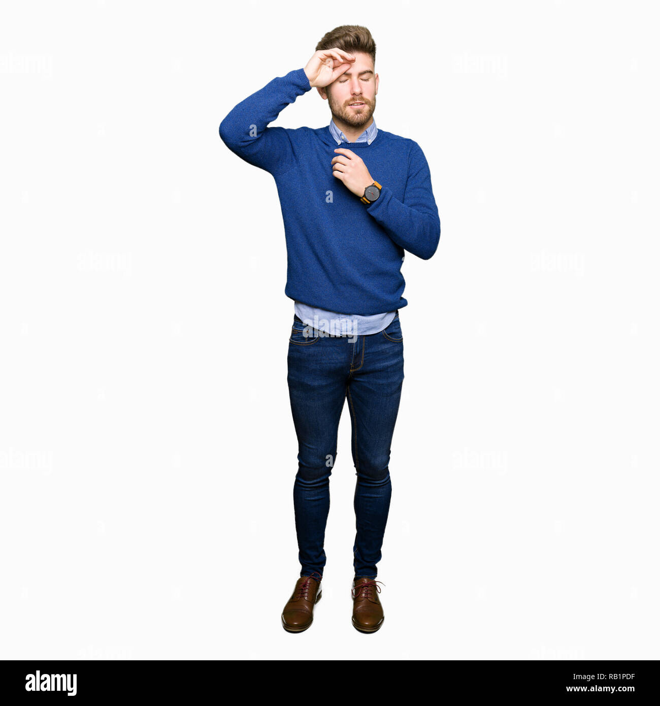 Beau jeune homme bussines Touching forehead pour maladie et la fièvre, la grippe et le froid, malade du virus Banque D'Images