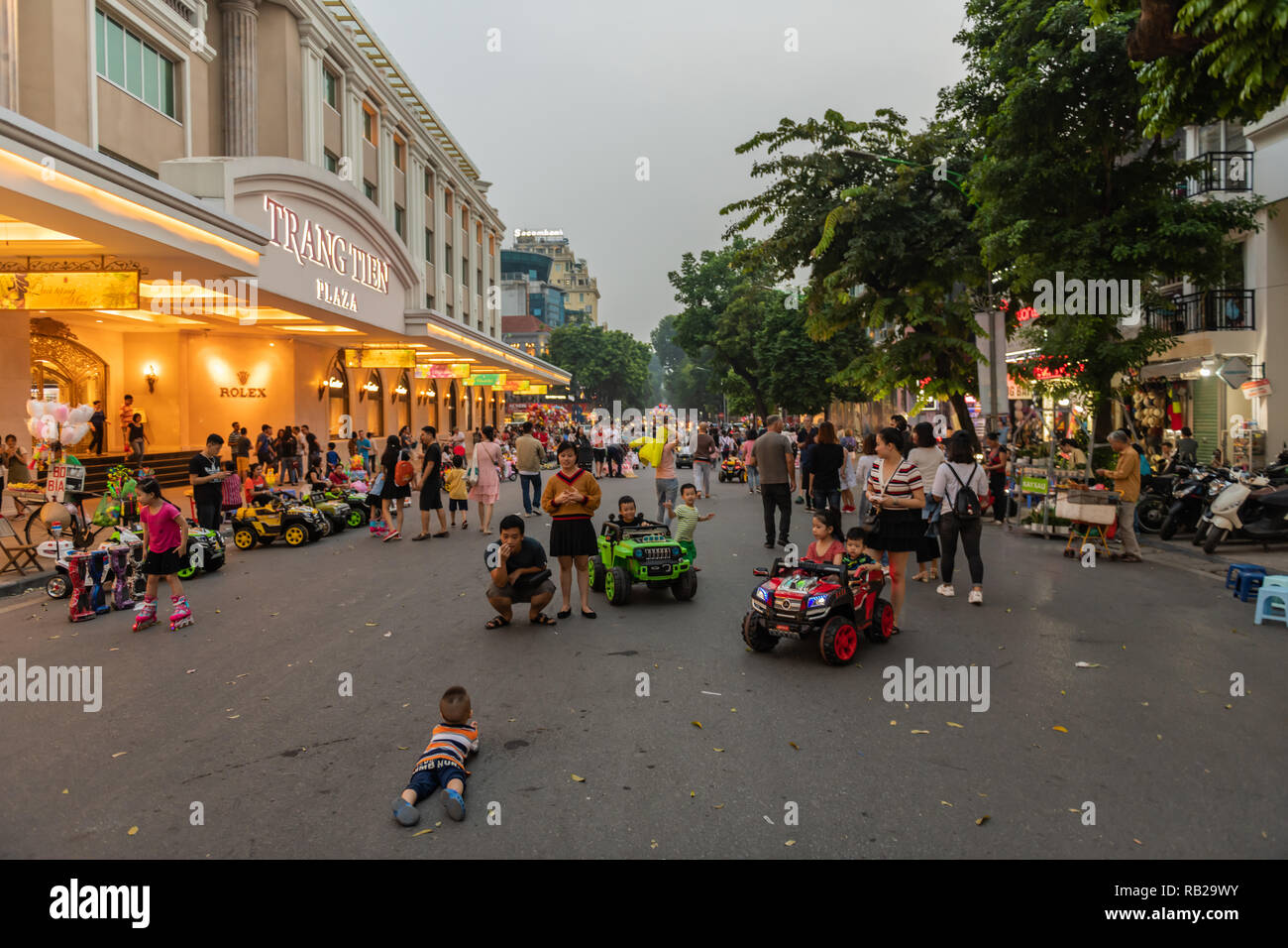 Animations pour les enfants de rue de Hanoi Banque D'Images