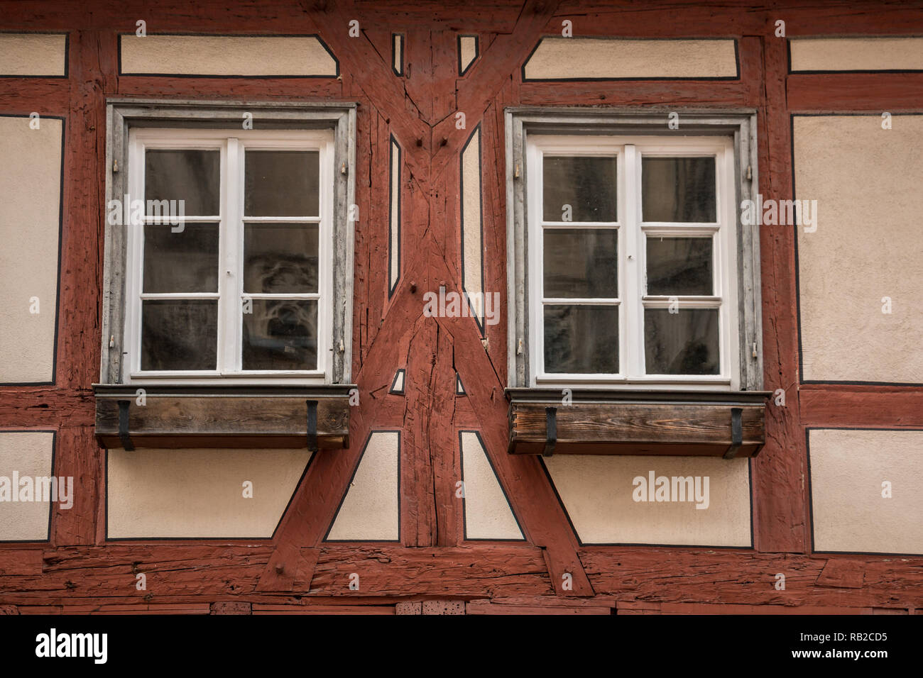 Bâtiment historique et demi-maison en bois avec bois rouge Banque D'Images