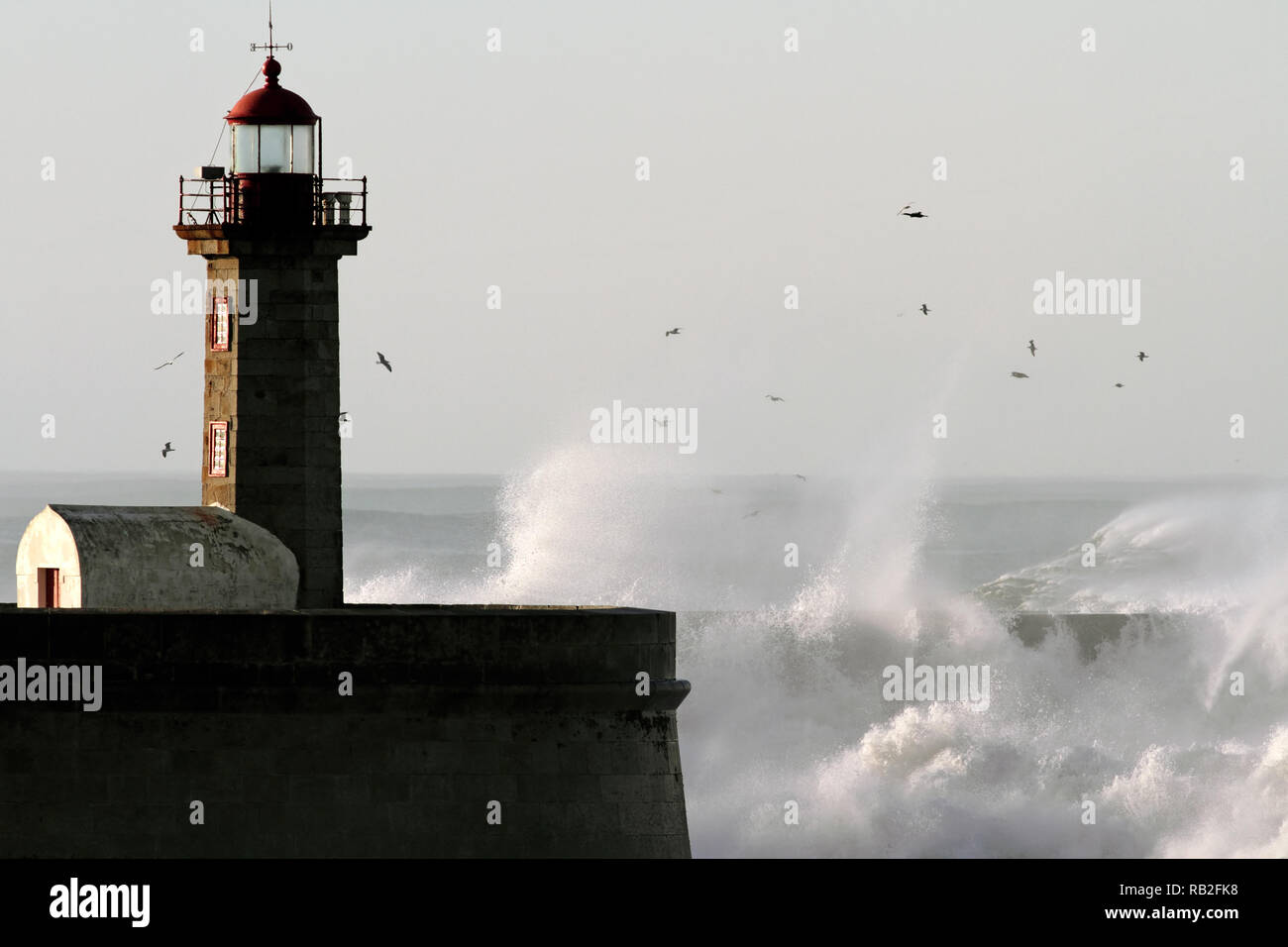 Tempête à l'entrée de Douro, Porto, Portugal Banque D'Images