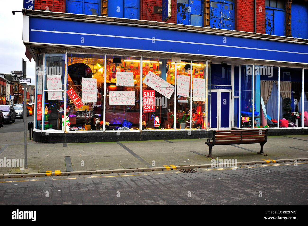 Petit magasin sur Waterloo Road, Blackpool a,vente finale avant la fermeture vers le bas Banque D'Images