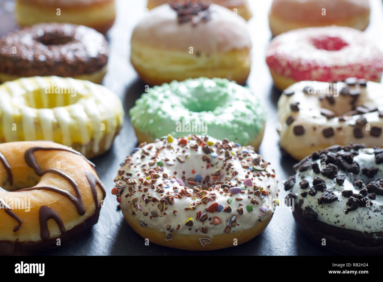 Donuts donuts différents types de gâteaux abstract jeudi gras concept Banque D'Images