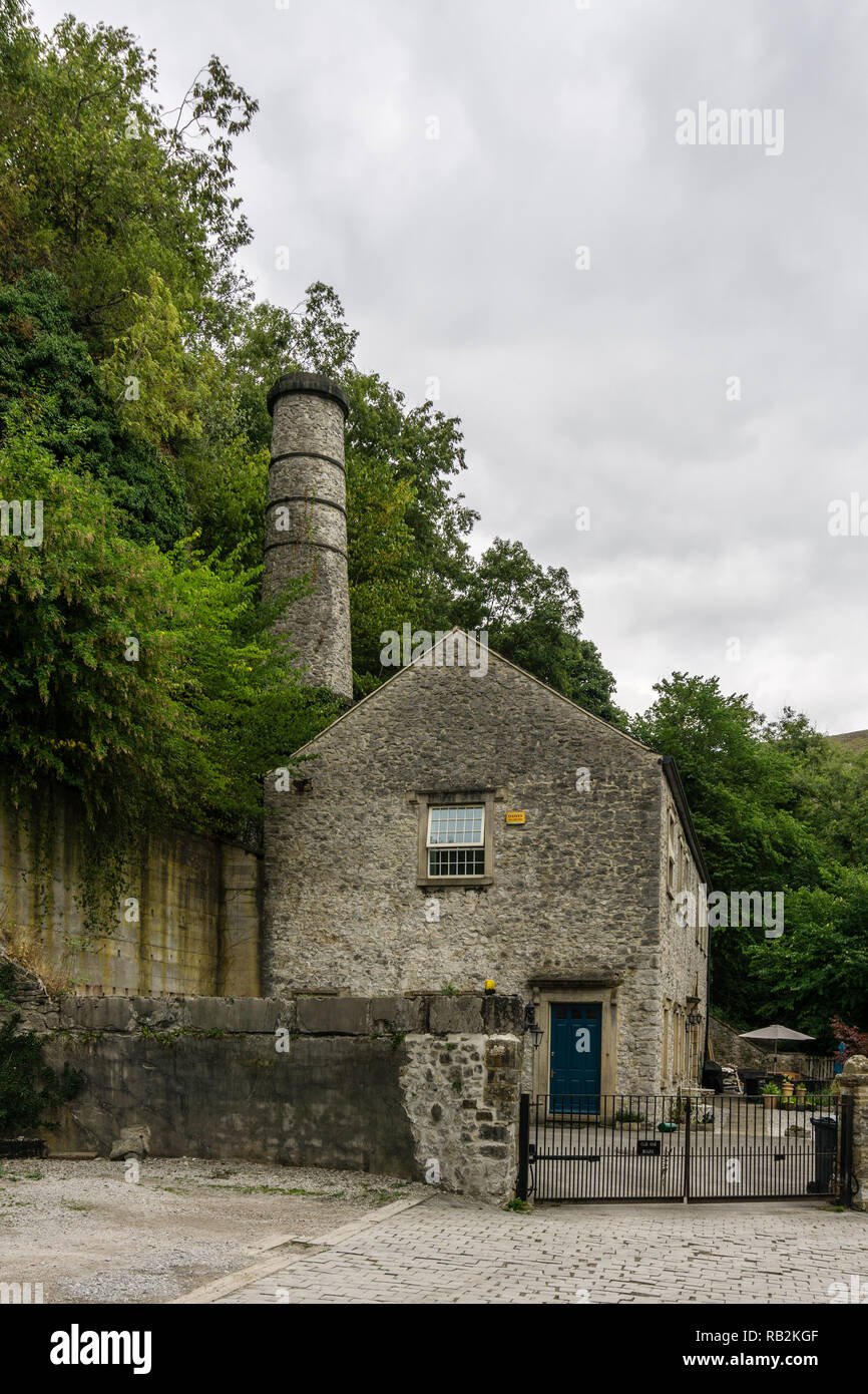 Litton moulin, une ancienne usine textile datant du 18e siècle, les Meuniers Dale, Derbyshire, Royaume-Uni ; maintenant convertis en appartements à usage résidentiel. Banque D'Images