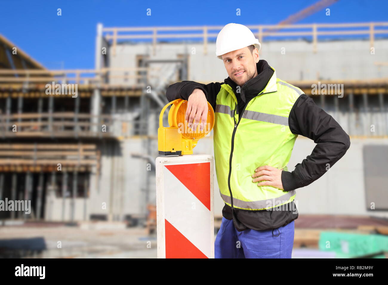 Un travailleur de la Construction avec la sécurité euqipment Banque D'Images